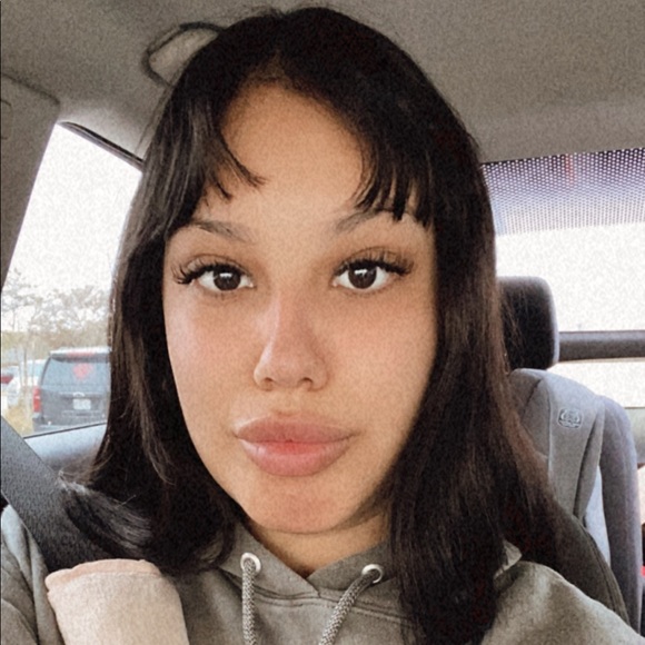 Meet your Posher, Jaclyn - Picture 1 of 7